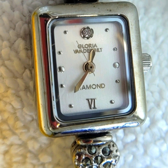 •𝙂𝙇𝙊𝙍𝙄𝘼 𝙑𝘼𝙉𝘿𝙀𝙍𝘽𝙄𝙇𝙏•𝙒𝘼𝙏𝘾𝙃• - Picture 9 of 15